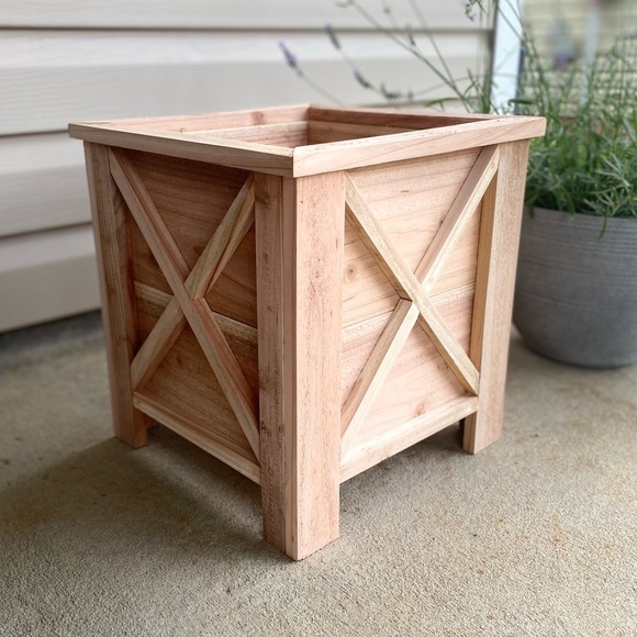 BRAND NEW |Custom Made Farmhouse w/ X Trim Cedar Planter Box for Patio or Garden - Picture 2 of 6